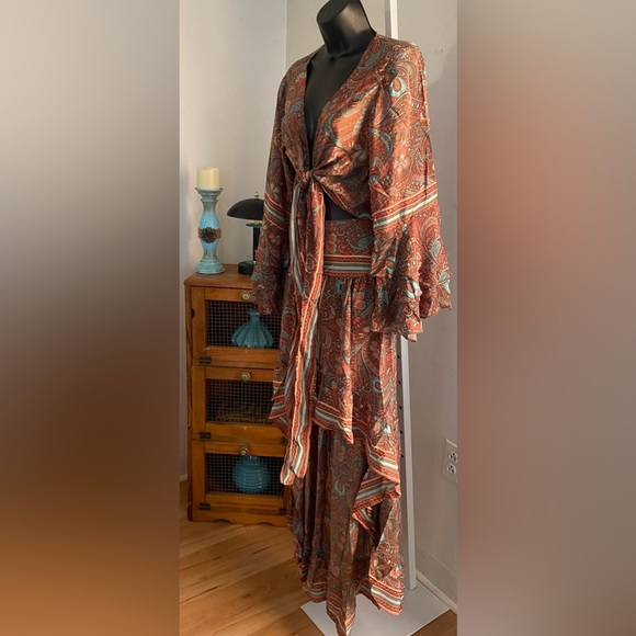 India Boutique Boho Bell Sleeve Front Tie Top and High Low Maxi Skirt Set. - Picture 7 of 8